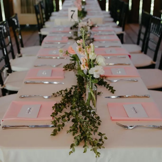 Poppy Flowers: Average cost of wedding reception flowers