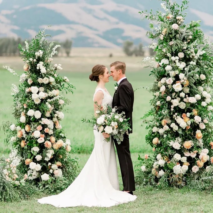 Poppy's Outdoor floral arrangements for wedding 