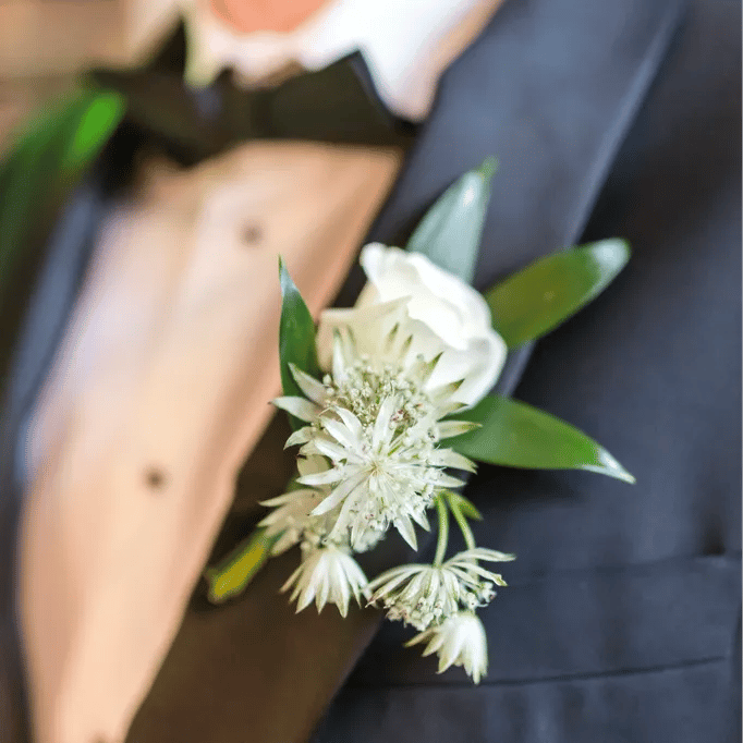 Poppy: Most Popular Wedding Flowers In Boutonnieres