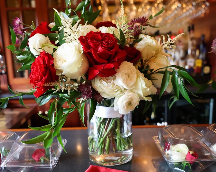 Fresh vs. Faux: 4 Tips to Choose the Right Wedding Flower