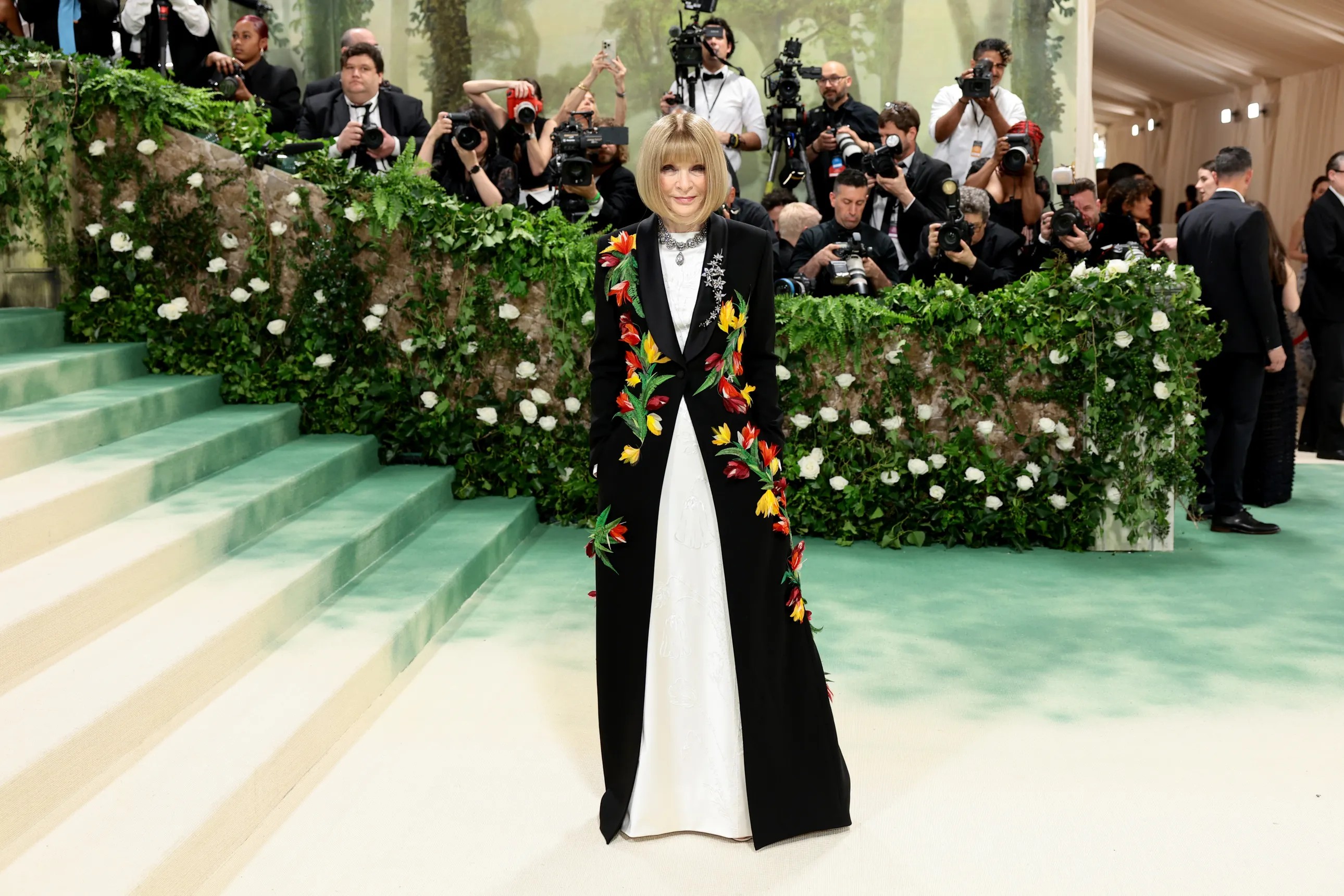 metgala2024+weddingflowers+annawintour