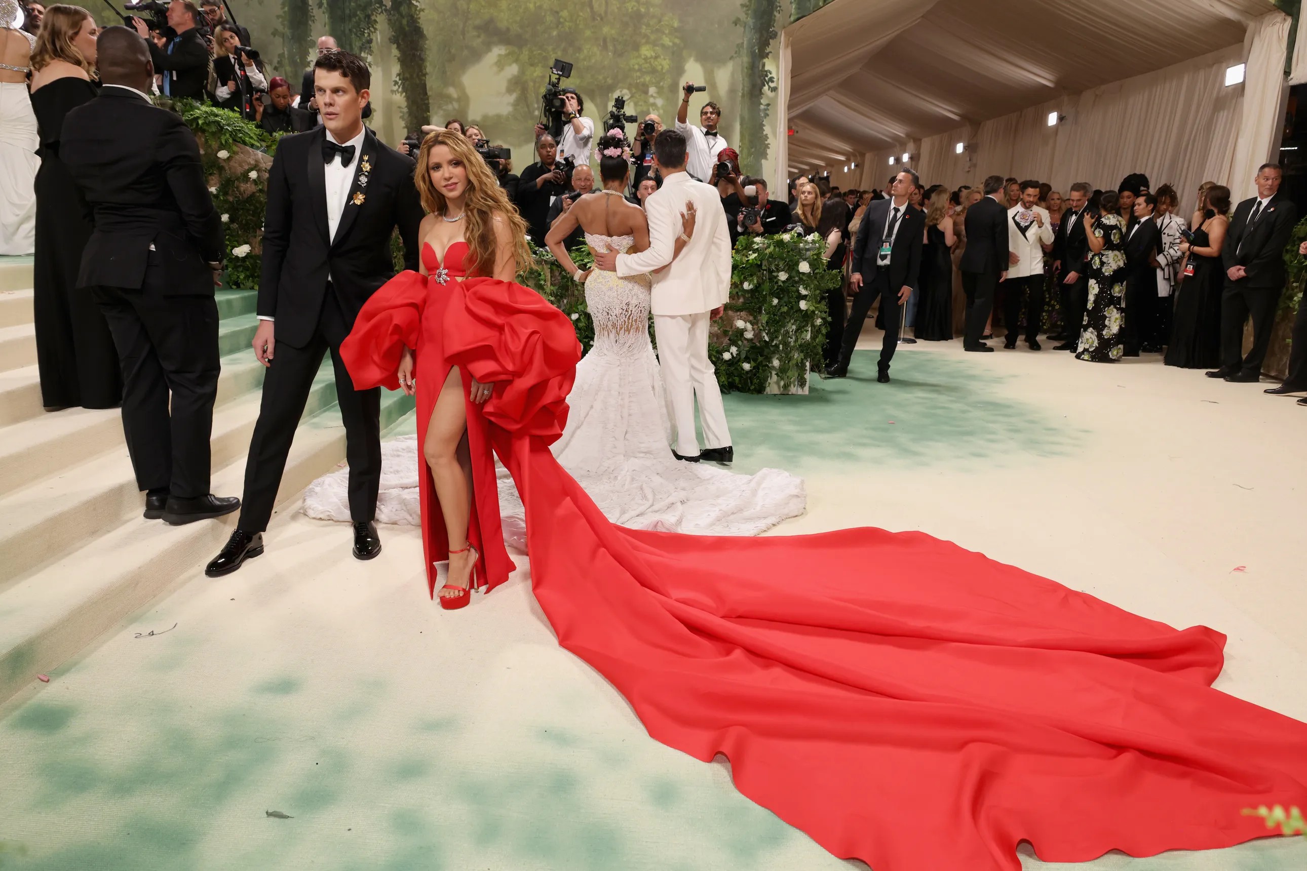 weddingflowers+metgala2024+shakira